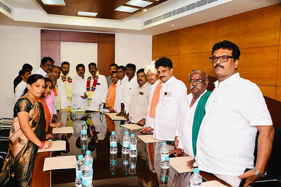 ಎಂ.ಕೆ.ಹುಬ್ಬಳ್ಳಿಯ ಮಲಪ್ರಭಾ ಸಹಕಾರ ಸಕ್ಕರೆ ಕಾರ್ಖಾನೆಯ ಅಧ್ಯಕ್ಷರಾಗಿ ಚನ್ನರಾಜ ಹಟ್ಟಿಹೊಳಿ, ಉಪಾಧ್ಯಕ್ಷರಾಗಿ ಶಿವನಗೌಡ ಪಾಟೀಲ ಅವಿರೋಧವಾಗಿ ಆಯ್ಕೆಯಾದರು