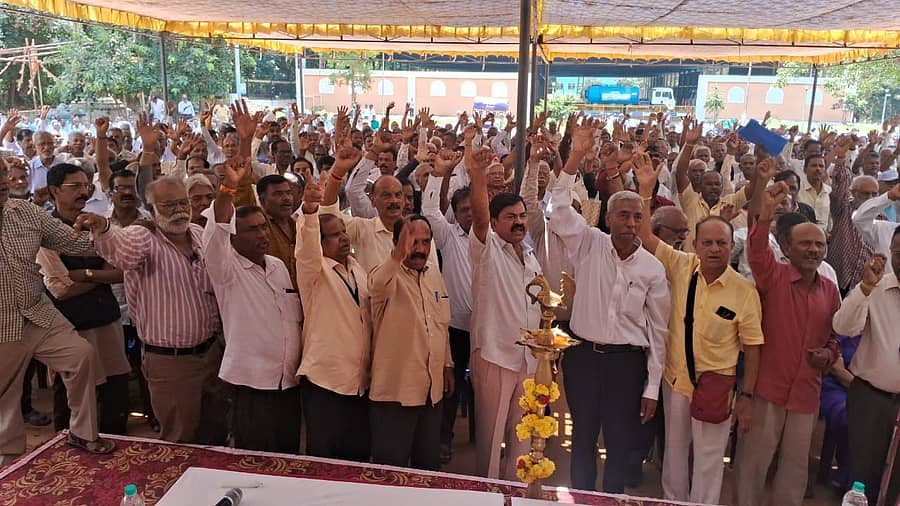 ನಗರದ ಸ್ವಾತಂತ್ರ್ಯ ಉದ್ಯಾನದಲ್ಲಿ ಇಪಿಎಸ್‌–95 ಬಿಎಂಟಿಸಿ, ಕೆಎಸ್‌ಆರ್‌ಟಿಸಿ ನಿವೃತ್ತ ನೌಕರರ ಸಂಘದ ಸದಸ್ಯರು ಪ್ರತಿಭಟನೆ ನಡೆಸಿದರು