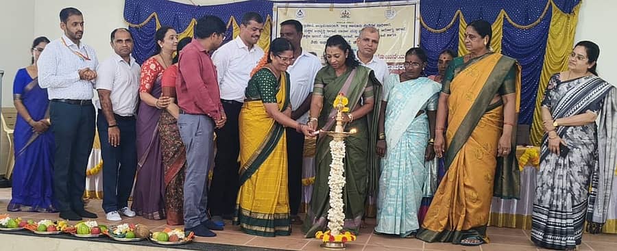 ಅಂಬಳೆಯ ಎ.ಆರ್.ಕೃಷ್ಣಶಾಸ್ತ್ರಿ ಸಭಾ ಭವನದಲ್ಲಿ ಗುರುವಾರ ಆಯೋಜಿಸಿದ್ದ ರಾಷ್ಟ್ರೀಯ ಪೋಷಣ್ ಮಾಸಾಚರಣೆ ಕಾರ್ಯಕ್ರಮ ಶಾಸಕಿ ನಯನಾ ಮೋಟಮ್ಮ ಉದ್ಘಾಟಿಸಿದರು.