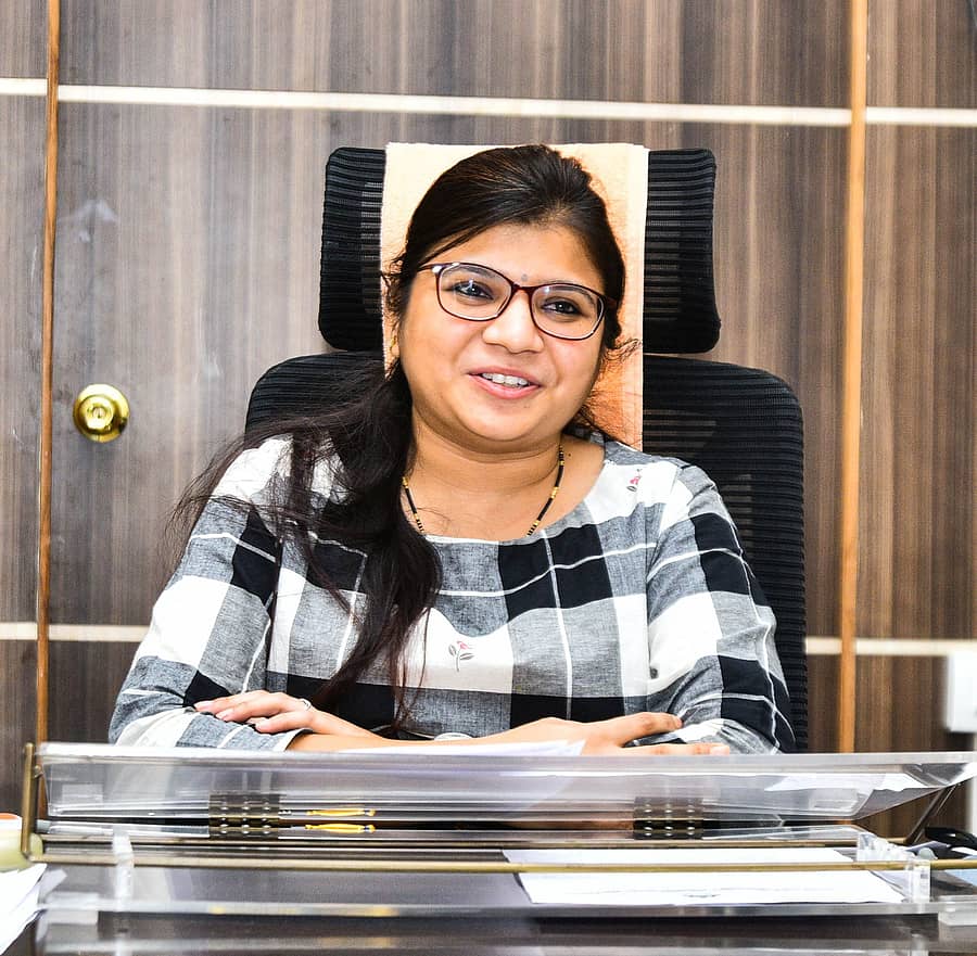ಮೋನಾ ರೋತ್, ಜಿಲ್ಲಾ ಪಂಚಾಯಿತಿ ಸಿಇಒ