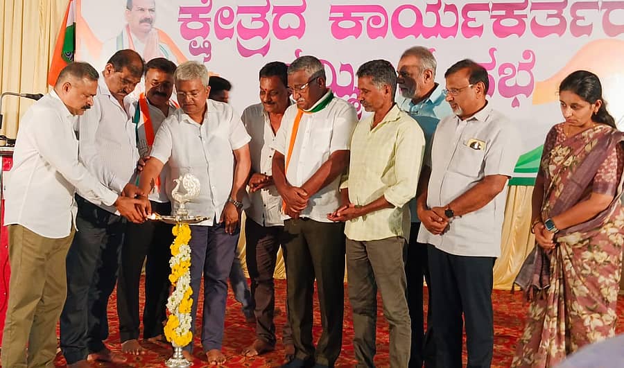 ಕೊಪ್ಪದಲ್ಲಿ ಆಯೋಜಿಸಿದ್ದ ಶೃಂಗೇರಿ ಕ್ಷೇತ್ರ ಕಾಂಗ್ರೆಸ್ ಕಾರ್ಯಕರ್ತರ ಸಮ್ಮಿಲನ ಸಭೆಯನ್ನು ಕಾಂಗ್ರೆಸ್‌ ಜಿಲ್ಲಾ ಘಟಕದ ಅಧ್ಯಕ್ಷ ಕೆ.ಪಿ.ಅಂಶುಮಂತ್ ಉದ್ಘಾಟಿಸಿದರು