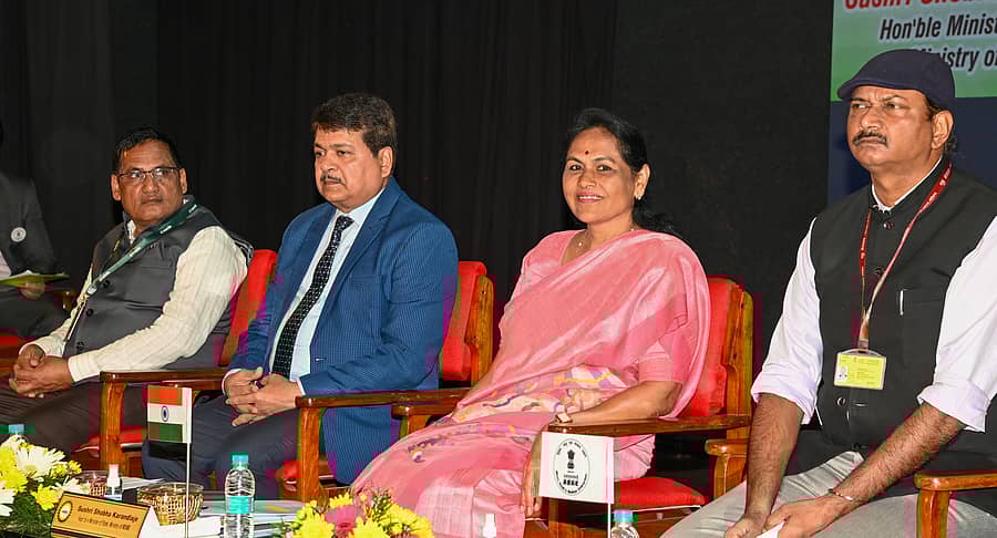 ಎಂಎಸ್‌ಎಂಇ ಮಾರುಕಟ್ಟೆ ಸಮಾವೇಶದಲ್ಲಿ ನಿಂಗಣ್ಣ ಎಸ್. ಬಿರಾದಾರ್, ಸುಭ್ರಾಂಶು ಶೇಖರ್ ಆಚಾರ್ಯ, ಶೋಭಾ ಕರಂದ್ಲಾಜೆ, ಅತೀಶ್ ಕುಮಾರ್ ಸಿಂಗ್ ಪಾಲ್ಗೊಂಡಿದ್ದರು
ಪ್ರಜಾವಾಣಿ ಚಿತ್ರ