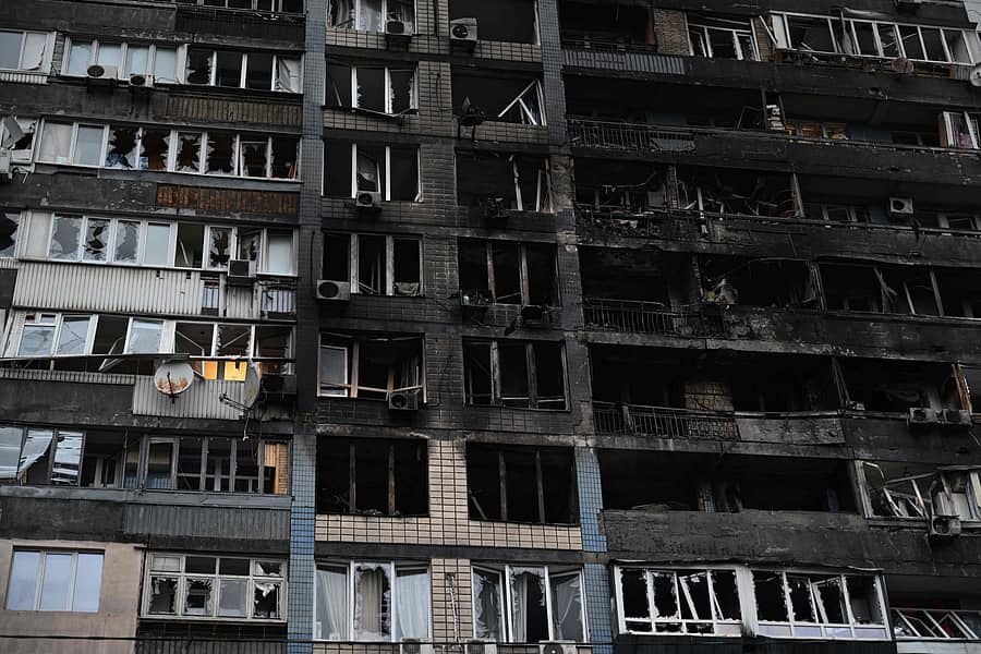 <div class="paragraphs"><p>ರಷ್ಯಾ ದಾಳಿಯಿಂದ ಶುಕ್ರವಾರ ಇಸ್ರೇಲ್‌ ರಾಜಧಾನಿ ಕೀವ್‌ನಲ್ಲಿ ಕಟ್ಟಡ ಹೊತ್ತಿ ಉರಿದಿರುವುದು</p></div>