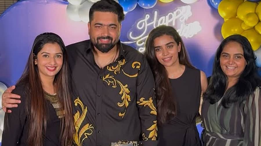 <div class="paragraphs"><p>ಸೋನಲ್ ಮೊಂತೆರೋ, ತರುಣ್ ಸುಧೀರ್, ಗೌರಿ ಹಾಗೂ ನಟಿ ಶ್ರುತಿ</p></div>