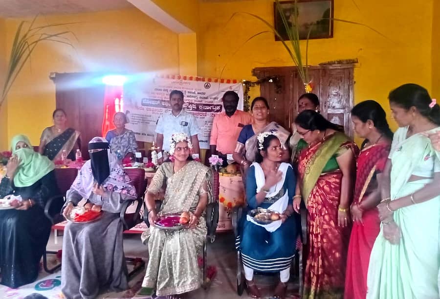 ಬೀದರ್ ತಾಲ್ಲೂಕಿನ ಮಂದಕನಳ್ಳಿಯಲ್ಲಿ ಗುರುವಾರ ಆಯೋಜಿಸಿದ್ದ ರಾಷ್ಟ್ರೀಯ ಪೋಷಣ ಮಾಸಾಚರಣೆ ಕಾರ್ಯಕ್ರಮದಲ್ಲಿ ಗರ್ಭಿಣಿಯರ ಸೀಮಂತ ಜರುಗಿತು