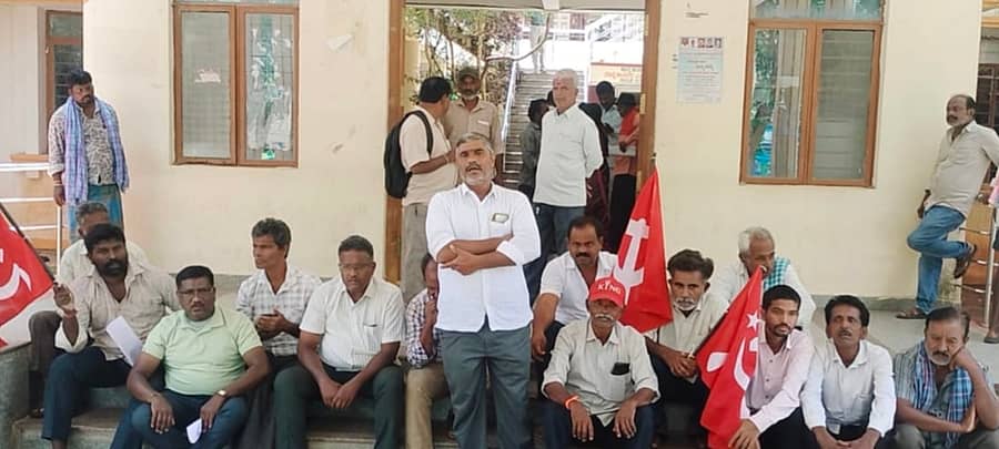 ನ್ಯಾಯಮೂರ್ತಿ ಗವಾಯಿ ಅವರು ಮೇಲೆ ಶೂ ಎಸೆತ ಖಂಡಿಸಿ ಸಿಪಿಎಂ ಮುಖಂಡರು ಪ್ರತಿಭಟನೆ ನಡೆಸಿದರು