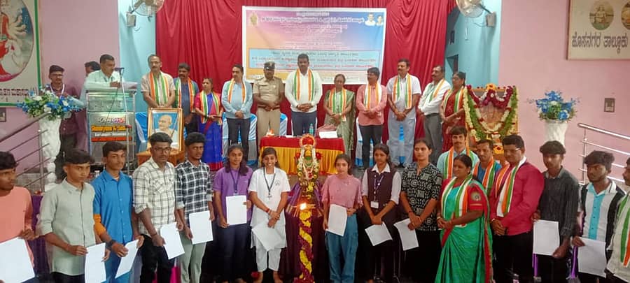 ಹೊಸನಗರದಲ್ಲಿ ತಂತ್ರಜ್ಞಾನ ಶಿಕ್ಷಣ ಕಲಿಕಾ ವಿದ್ಯಾರ್ಥಿಗಳಿಗೆ ಧರ್ಮಸ್ಥಳ ಯೋಜನೆಯ ವತಿಯಿಂದ ಸುಜ್ಞಾನ ನಿಧಿ ಚೆಕ್ ವಿತರಿಸಲಾಯಿತು