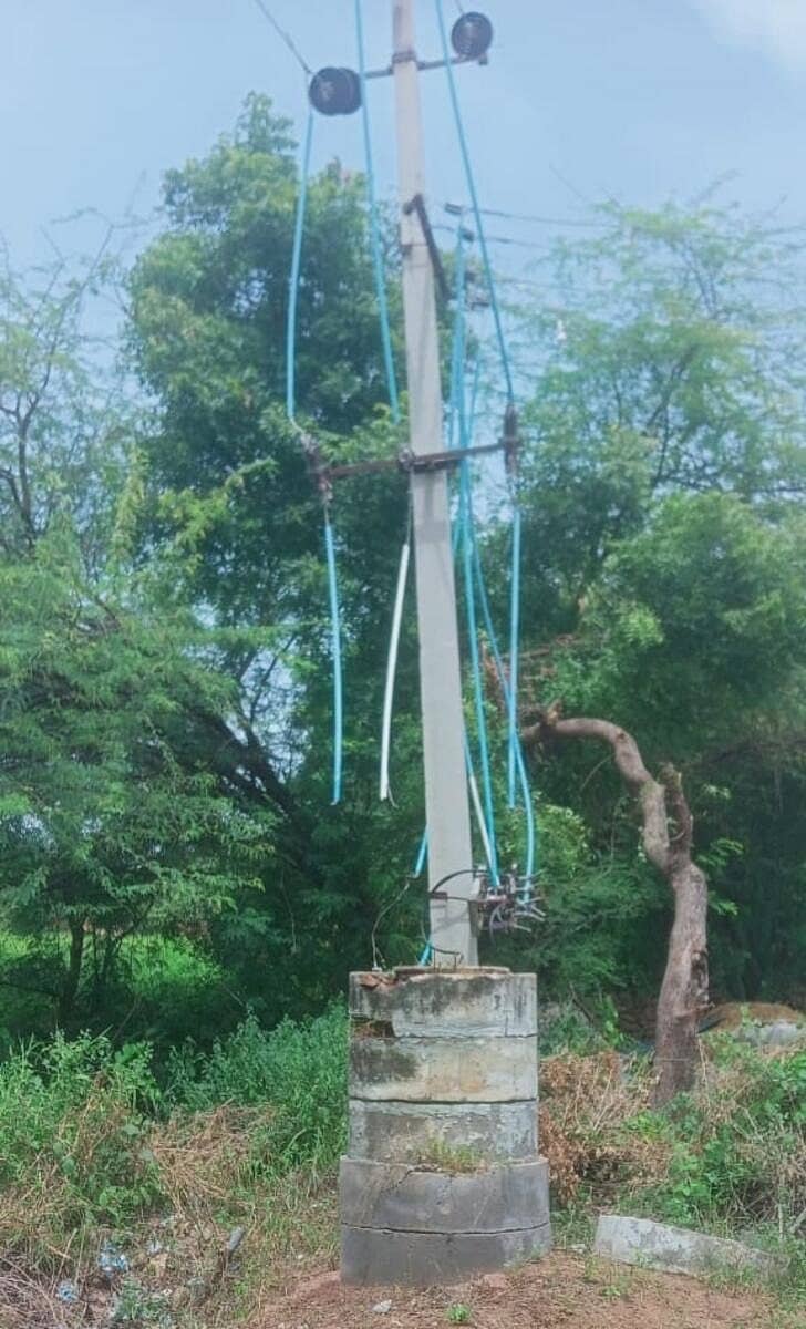 ಸಿರವಾರ ತಾಲ್ಲೂಕಿನ ರಾಮಸಿಂಗ್ ನಾಯ್ಕ್ ತಾಂಡದಲ್ಲಿ ವಿದ್ಯುತ್ ಪರಿವರ್ತಕ ಇಲ್ಲದೆ ನಿವಾಸಿಗಳು ಕತ್ತಲಲ್ಲಿ ವಾಸಿಸುವಂತಾಗಿದೆ