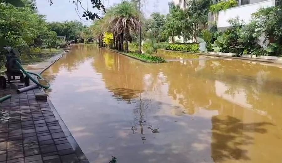 ಆನೇಕಲ್‌ ತಾಲ್ಲೂಕಿನ ಗಟ್ಟಹಳ್ಳಿಯಲ್ಲಿ ಮಳೆಯಿಂದ ಖಾಸಗಿ ಬಡಾವಣೆಗೆ ನೀರು ನುಗ್ಗಿರುವುದು