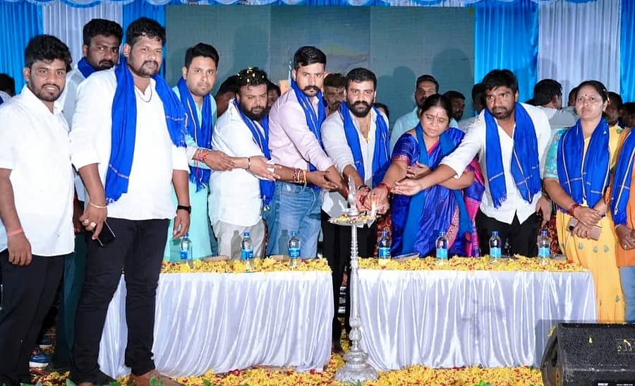 ಸಂಡೂರಿನಲ್ಲಿ ಕರ್ನಾಟಕ ಪ್ರದೇಶ ಯುವ ಕಾಂಗ್ರೆಸ್‍ ವತಿಯಿಂದ ನಡೆದ ಕಾಂಗ್ರೆಸ್ ಯುವ ಸಮ್ಮೇಳನಕ್ಕೆ ಗಣ್ಯರು ಚಾಲನೆ ನೀಡಿದರು