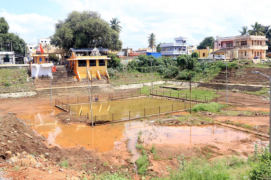 ಚಾಮರಾಜನಗರದ ದೊಡ್ಡರಸಿನಕೊಳ ಮಳೆಗೆ ತುಂಬಿರುವುದು  ಪ್ರಜಾವಾಣಿ ಚಿತ್ರ; ಸಿ.ಆರ್.ವೆಂಕಟರಾಮು