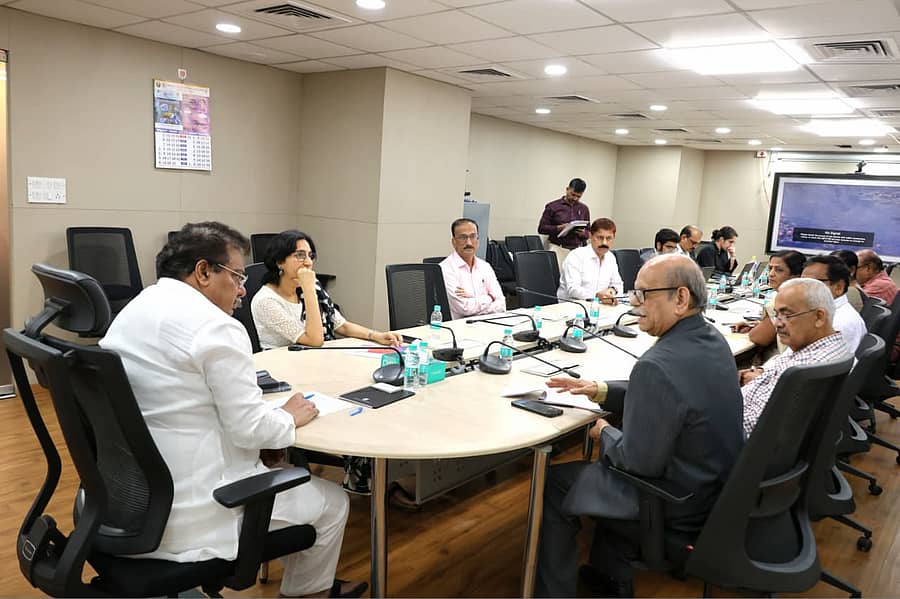 ಬೃಹತ್‌ ಕೈಗಾರಿಕಾ ಸಚಿವ ಎಂ.ಬಿ.ಪಾಟೀಲ ನೇತೃತ್ವದಲ್ಲಿ ಕರ್ನಾಟಕ ಪ್ರಾದೇಶಿಕ ಅಸಮತೋಲನ ನಿವಾರಣೆ ಸಮಿತಿಯ ಸಮಾಲೋಚನಾ ಸಭೆ ನಡೆಯಿತು.
