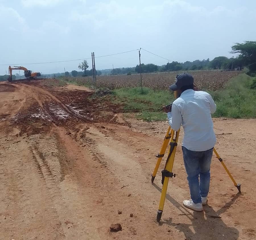 ಚಿತ್ರದುರ್ಗದಿಂದ ಹಂಪನೂರುವರೆಗೆ ರೈಲ್ವೆ ಕಾಮಗಾರಿ ನಡೆಯುತ್ತಿರುವುದು