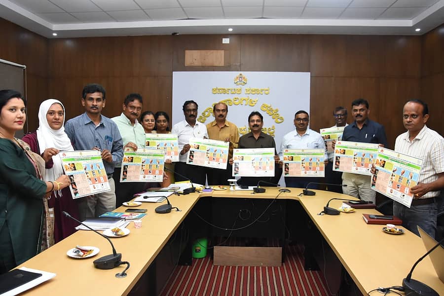 ರಾಷ್ಟ್ರೀಯ ರೇಬೀಸ್ ನಿಯಂತ್ರಣ ಕುರಿತು ಜಾಗೃತಿ ಮೂಡಿಸಲು ಕರಪತ್ರ ಹಾಗೂ ಭಿತ್ತಿ ಪತ್ರಗಳನ್ನು ಚಿಕ್ಕಬಳ್ಳಾಪುರದಲ್ಲಿ ಜಿಲ್ಲಾಧಿಕಾರಿ ಬಿಡುಗಡೆ ಮಾಡಿದರು