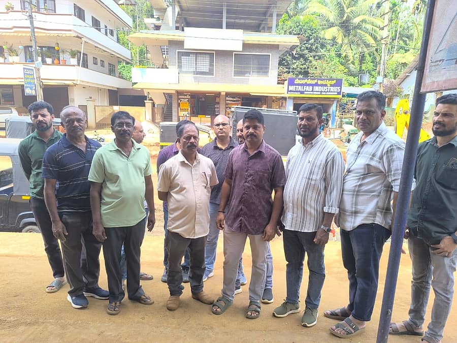ನಾಗರಿಕ ಹೋರಾಟ ಸಮಿತಿ ಸಭೆಯಲ್ಲಿ ಬಂದ್ ನಡೆಸಲು ತೀರ್ಮಾನಿದ್ದು, ಪ್ರಮುಖರು ಭಾಗವಹಿಸಿದ್ದರು