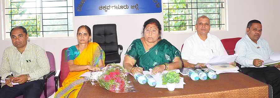 ರಾಜ್ಯ ಮಹಿಳಾ ಅಭಿವೃದ್ಧಿ ನಿಗಮದ ಅಧ್ಯಕ್ಷೆ ಜಿ.ಪದ್ಮಾವತಿ ಅವರು ಅಧಿಕಾರಿಗಳು ಮತ್ತು ಸಂಘ–ಸಂಸ್ಥೆಗಳ ಮುಖಂಡರ ಸಭೆ ನಡೆಸಿದರು