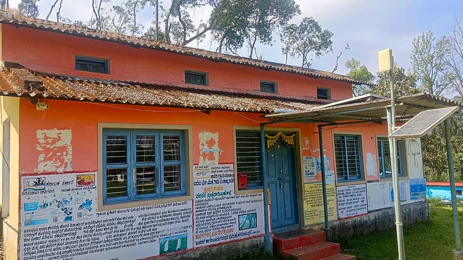 ಆವತಿ ಪಂಚಾಯಿತಿ ಕಚೇರಿ ಹಳೆಯ ಕಟ್ಟಡದ ಹೊರನೋಟ
