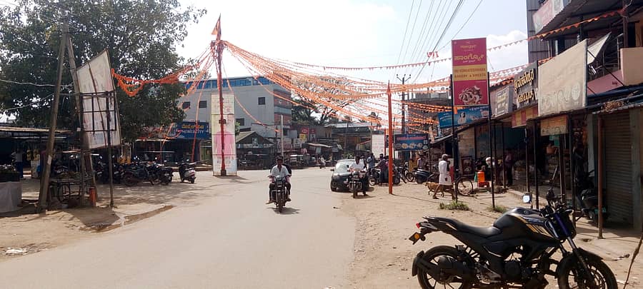 ಹೊಳೆಹೊನ್ನೂರಿನ ನೃಪತುಂಗ ಸರ್ಕಲ್ ಖಾಲಿ ಖಾಲಿಯಾಗಿರುವುದು