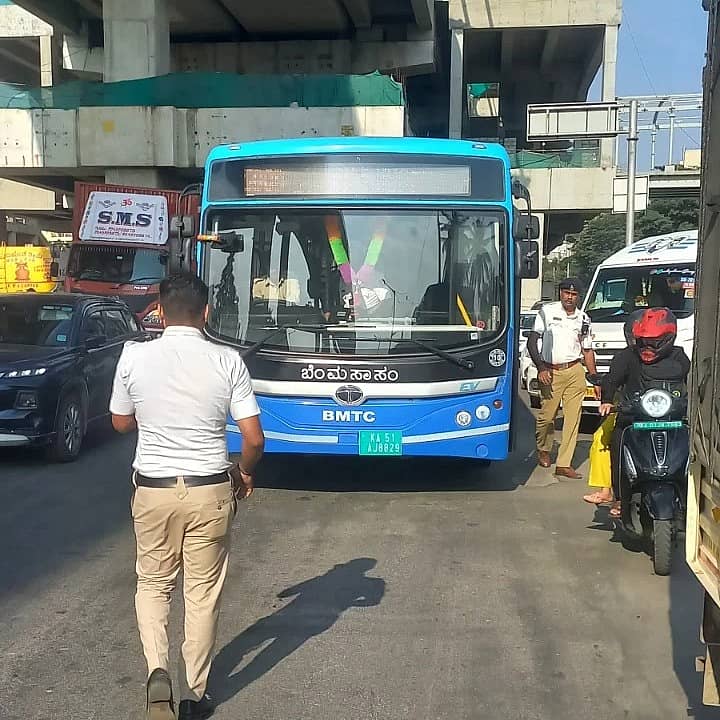 ಕೆಟ್ಟು ನಿಂತ ಬಿಎಂಟಿಸಿ ಬಸ್‌