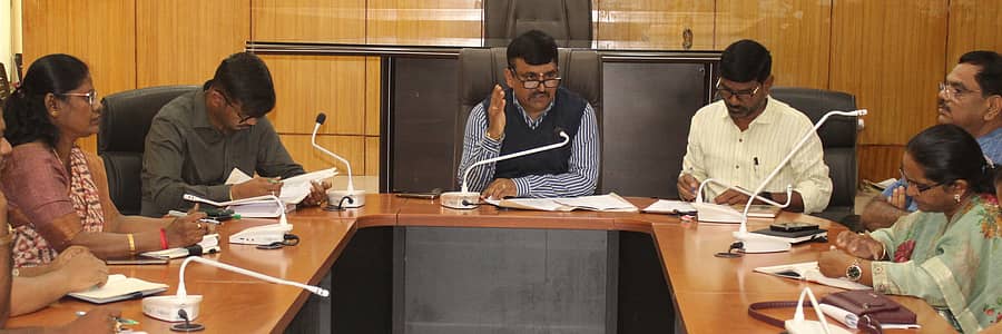 ಕರ್ನಾಟಕ ರಾಜ್ಯೋತ್ಸವ ಪೂರ್ವಭಾವಿ ಸಭೆಯಲ್ಲಿ ಹೆಚ್ಚುವರಿ ಜಿಲ್ಲಾಧಿಕಾರಿ ಬಿ.ಟಿ. ಕುಮಾರಸ್ವಾಮಿ ಮಾತನಾಡಿದರು