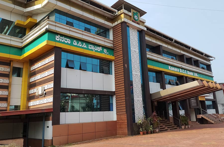 ಶಿರಸಿಯಲ್ಲಿರುವ ಕೆಡಿಸಿಸಿ ಬ್ಯಾಂಕ್ ಪ್ರಧಾನ ಕಚೇರಿ 