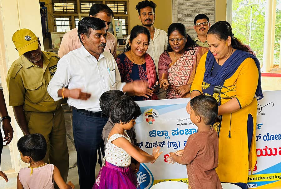 ಚಿತ್ರದುರ್ಗದ ವಾತ್ಸಲ್ಯ ಶಿಶುಪಾಲನಾ ಕೇಂದ್ರದಲ್ಲಿ ಬುಧವಾರ ವಿಶ್ವ ಕೈ ತೊಳೆಯುವ ದಿನ ಆಚರಿಸಲಾಯಿತು