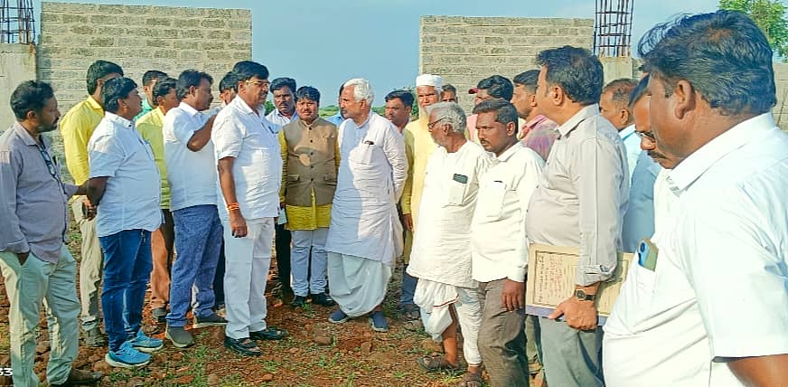 ಬೀಳಗಿಯಲ್ಲಿ ನಿರ್ಮಾಣವಾಗುತ್ತಿರುವ ಬಾಬು ಜಗಜೀವನರಾಂ ಸಮುದಾಯ ಭವನ ಅಭಿವೃದ್ಧಿ ಕಾಮಗಾರಿಯನ್ನು ಶಾಸಕ ಜೆ.ಟಿ. ಪಾಟೀಲ ಪರಿಶೀಲಿಸಿದರು