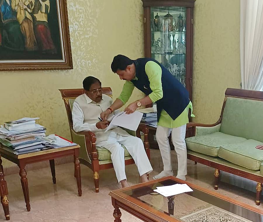 ಸಾಗರ ನಗರಕ್ಕೆ ನೂತನ ಟ್ರಾಫಿಕ್ ಪೊಲೀಸ್ ಠಾಣೆಯನ್ನು ಮಂಜೂರು ಮಾಡುವಂತೆ ಕೋರಿ ಶಾಸಕ ಗೋಪಾಲಕೃಷ್ಣ ಬೇಳೂರು ಬುಧವಾರ ಬೆಂಗಳೂರಿನಲ್ಲಿ ಗೃಹ ಸಚಿವ ಜಿ. ಪರಮೇಶ್ವರ್ ಅವರಿಗೆ ಮನವಿ ಸಲ್ಲಿಸಿದರು