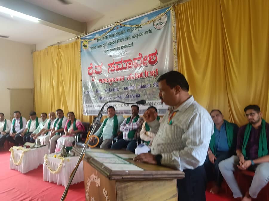 ಯಲ್ಲಾಪುರ ತಾಲ್ಲೂಕು ಮಲವಳ್ಳಿಯಲ್ಲಿ ನಡೆದ ರೈತ ಸಮಾವೇಶ ಹಾಗೂ ಎಲೆಚುಕ್ಕಿ ಕಾರ್ಯಾಗಾರ