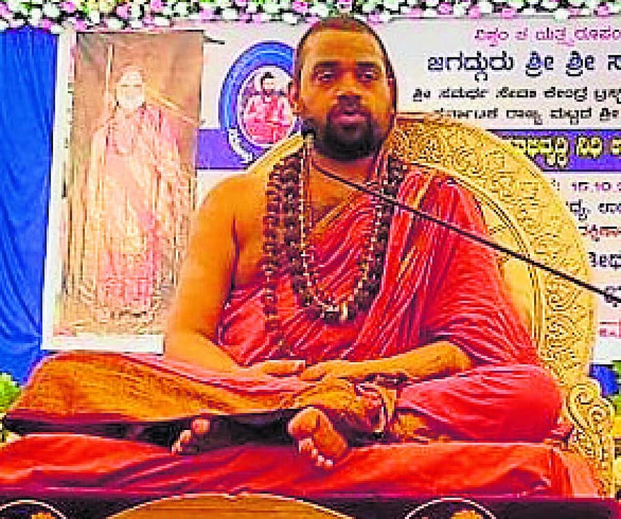 <div class="paragraphs"><p>ಧಾರವಾಡದಲ್ಲಿ ನಡೆದ ವಿಪ್ರೋತ್ಸವದಲ್ಲಿ ವಿಧುಶೇಖರ ಭಾರತೀ ಸ್ವಾಮೀಜಿ ಮಾತನಾಡಿದರು</p></div>