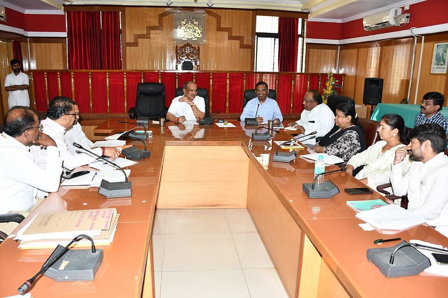 ಗದಗ ಜಿಲ್ಲಾಧಿಕಾರಿ ಕಚೇರಿಯಲ್ಲಿ ಗುರುವಾರ ನಡೆದ ಪೂರ್ವಭಾವಿ ಸಭೆಯಲ್ಲಿ ಜಿಲ್ಲಾಧಿಕಾರಿ ಸಿ.ಎನ್‌.ಶ್ರೀಧರ್‌ ಮಾತನಾಡಿದರು