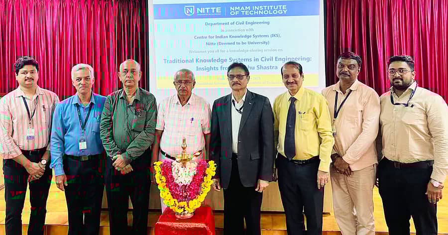 <div class="paragraphs"><p>ಕಾರ್ಕಳ ತಾಲ್ಲೂಕಿನ ನಿಟ್ಟೆ ತಾಂತ್ರಿಕ ಕಾಲೇಜಿನ ಸಿವಿಲ್ ಎಂಜಿನಿಯರಿಂಗ್ ವಿಭಾಗವು ನಿಟ್ಟೆ ಪರಿಗಣಿತ ವಿಶ್ವವಿದ್ಯಾಲಯದ ಸೆಂಟರ್ ಫಾರ್ ಇಂಡಿಯನ್ ನಾಲೆಡ್ಜ್ ಸಿಸ್ಟಮ್ಸ್ (ಐಕೆಎಸ್) ಸಹಯೋಗದಲ್ಲಿ ಸಿವಿಲ್ ಎಂಜಿನಿಯರಿಂಗ್ ನಲ್ಲಿ ಸಾಂಪ್ರದಾಯಿಕ ಜ್ಞಾನ ವ್ಯವಸ್ಥೆಗಳು: ವಾಸ್ತು ಶಾಸ್ತ್ರದ ಒಳನೋಟಗಳು" ಎಂಬ ಕುರಿತು ಕಾರ್ಯಾಗಾರವನ್ನು ಆಯೋಜಿಸಿತು.</p></div>