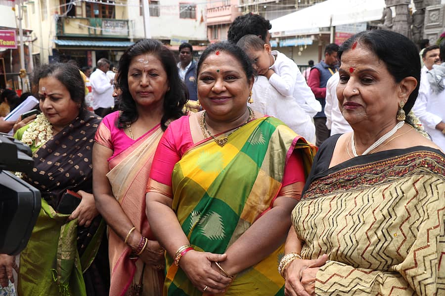 ಕನ್ನಡ ಕಿರುತೆರೆಯ ನಟಿಯರು ದರ್ಶನ ಪಡೆದರು.