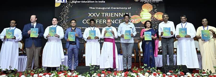 <div class="paragraphs"><p>ಕ್ಸೇವಿಯರ್ ಮಂಡಳಿಯ 2025ನೇ ಸಾಲಿನ ಸ್ಮರಣ ಸಂಚಿಕೆಯನ್ನು ಕಾರ್ಯಕ್ರಮದಲ್ಲಿ ಬಿಡುಗಡೆ ಮಾಡಲಾಯಿತು.&nbsp; ಬೈಜು ಆಂಟೊನಿ, ವಿಲಿಯಂ ಬ್ಲಾಂಟನ್ ಫೀಸ್ಟರ್, ಫಾ.ಪ್ರವೀಣ್‌ ಮಾರ್ಟಿಸ್‌, ಆರ್ಮ್‌ಸ್ಟ್ರಾಂಗ್‌ ಪಾಮೆ, ಜೋಜಿ ರೆಡ್ಡಿ, ಎಲಿಯಾಸ್‌ ಗೋನ್ಸಾಲ್ವಿಸ್‌, ಡಾ.ಎಂ.ಸಿ.ಸುಧಾಕರ್‌, ದೀಪ್ತಿ ಭಾಗವಹಿಸಿದ್ದರು</p></div>