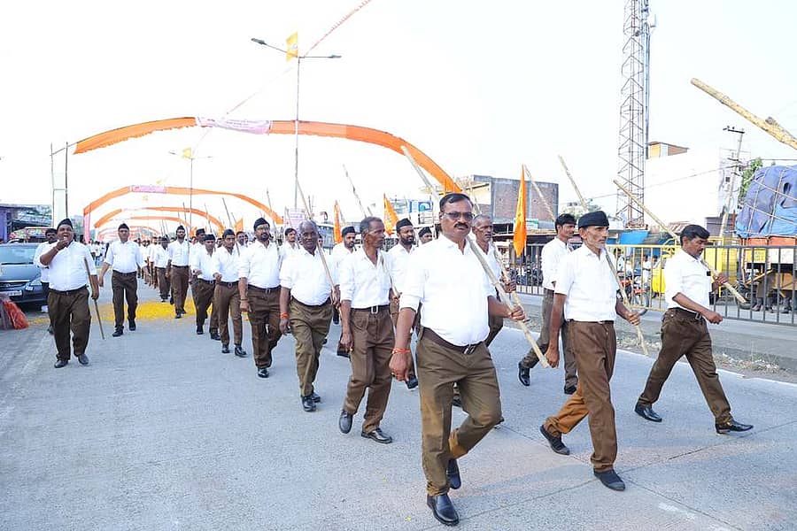 ಕಮಲನಗರ ಪಟ್ಟಣದಲ್ಲಿ ಭಾನುವಾರ ಅದ್ದೂರಿಯಾಗಿ ರಾಷ್ಟ್ರೀಯ ಸ್ವಯಂ ಸೇವಕರ ಪಥ ಸಂಚಲನ ಜರುಗಿತು
