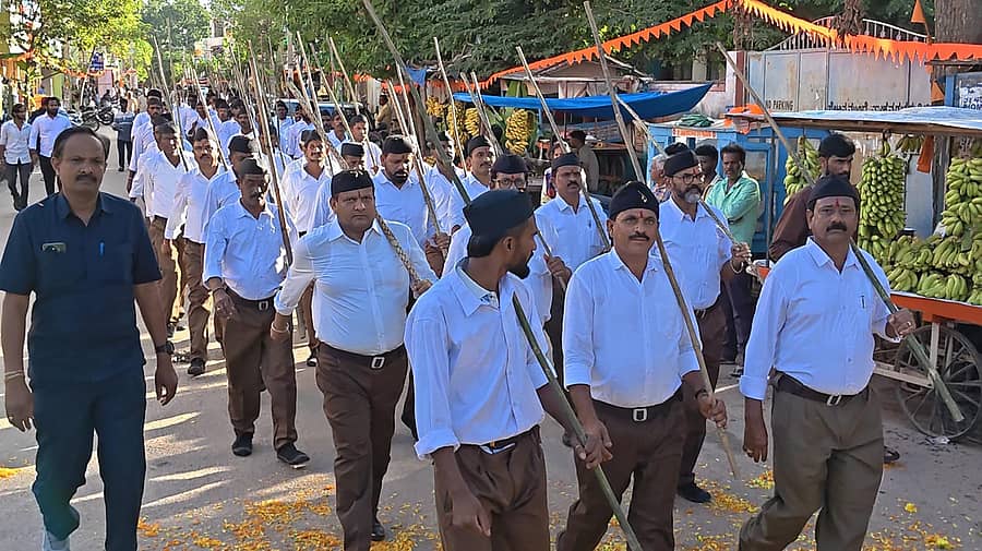 ಶಿಡ್ಲಘಟ್ಟದಲ್ಲಿ ರಾಷ್ಟ್ರೀಯ ಸ್ವಯಂ ಸೇವಕ ಸಂಘದಿಂದ ಪಥಸಂಚಲನ ನಡೆಯಿತು