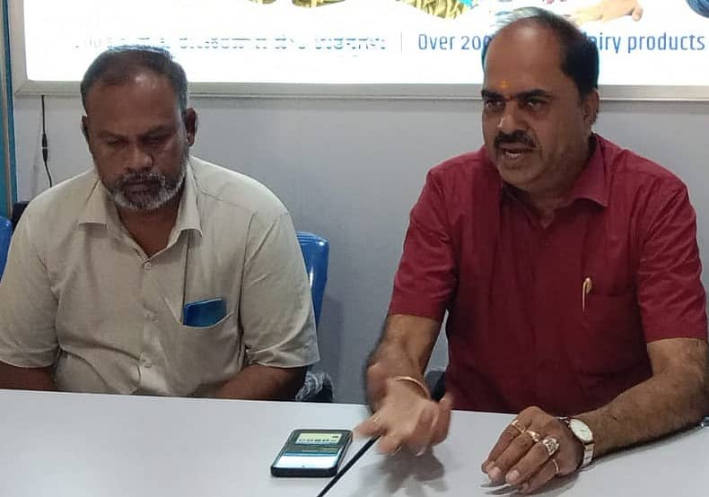 ಶಿಮೂಲ್ ನಿರ್ದೇಶಕ ಬಿ.ಸಿ.ಸಂಜೀವಮೂರ್ತಿ ಮಾತನಾಡಿದರು. ಇರ್ಫಾನ್ ಉಪಸ್ಥಿತರಿದ್ದರು