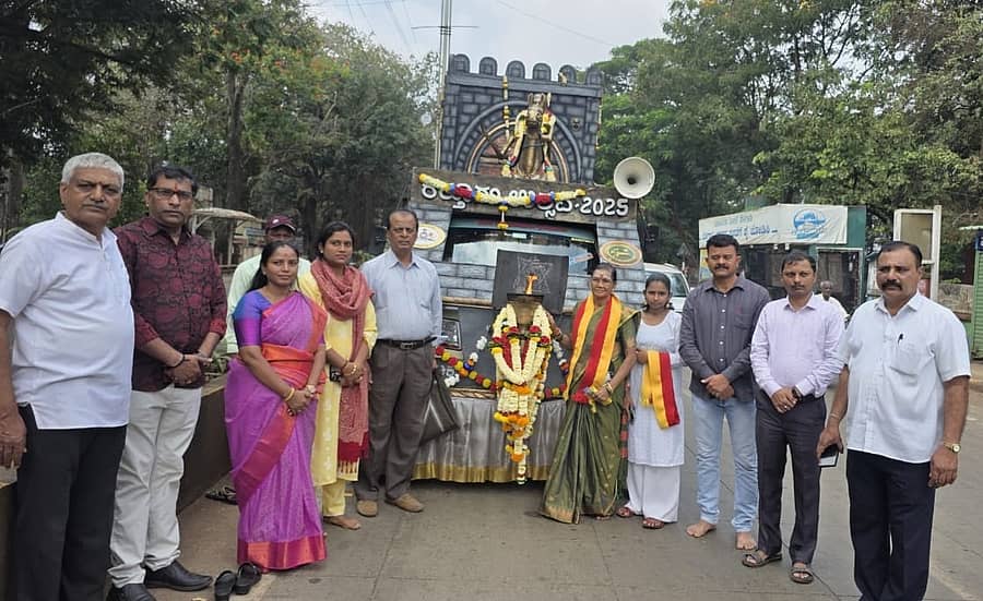ಬೆಳಗಾವಿಯಲ್ಲಿ ವೀರಜ್ಯೋತಿಯನ್ನು ಮೇಯರ್‌ ಮಂಗೇಶ ಪವಾರ ಸ್ವಾಗತಿಸಿದರು