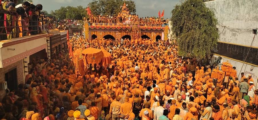 ನಾಗಠಾಣದಲ್ಲಿ ಶ್ರೀ ಭೀರದೇವರ - ಪರಮಾನಂದ ದೇವರ ಭಂಡಾರ ಜಾತ್ರೆಯ ನೋಟ