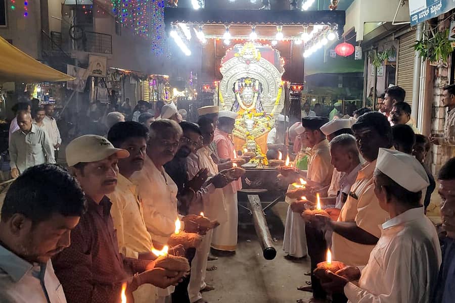ಬನಹಟ್ಟಿಯ ಮಲ್ಲಿಕಾರ್ಜುನ ದೇವರ ಜಾತ್ರೆ ಅಂಗವಾಗಿ ಸೋಮವಾರ ಉಚ್ಛಾಯಿ ರಥೋತ್ಸವ ನಡೆಯಿತು