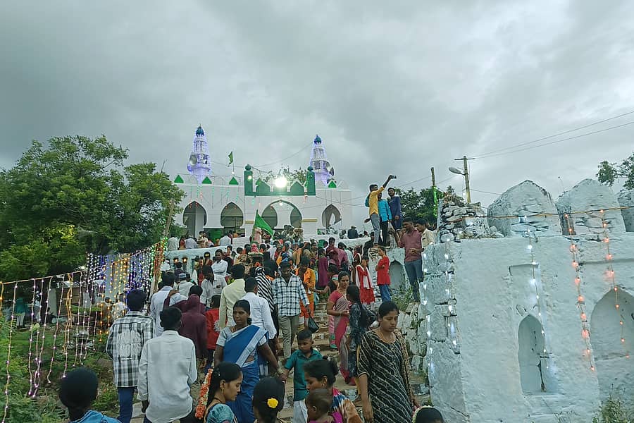 <div class="paragraphs"><p> ಲಾಡ್ಲೇ ಮಶಾಕ್ ದರ್ಗಾ</p></div>