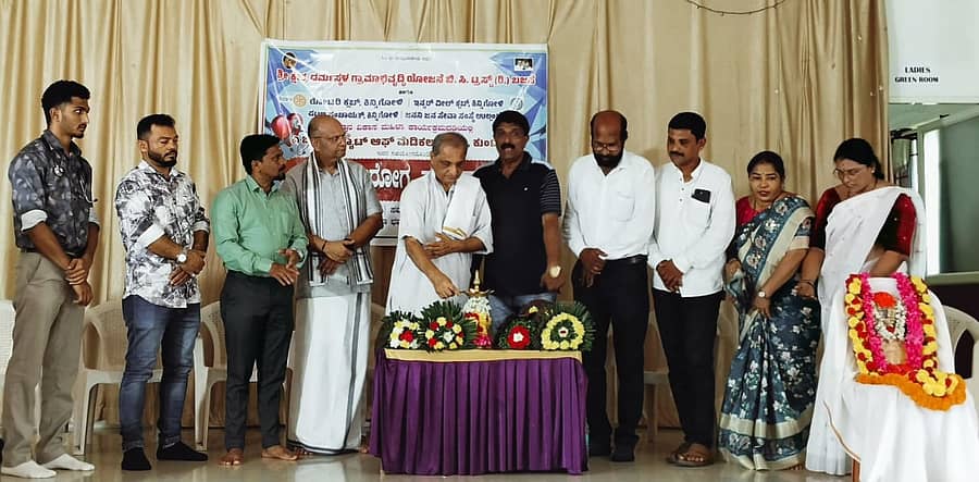 ಬಜಪೆಯ ಧರ್ಮಸ್ಥಳ ಗ್ರಾಮಾಭಿವೃದ್ಧಿ ಯೋಜನೆಯ ಸಂಯೋಜನೆಯಲ್ಲಿ ಕಿನ್ನಿಗೋಳಿಯಲ್ಲಿ ಆರೋಗ್ಯ ತಪಾಸಣಾ ಶಿಬಿರವನ್ನು ಭುವನಾಭಿರಾಮ ಉಡುಪ ಉದ್ಘಾಟಿಸಿದರು