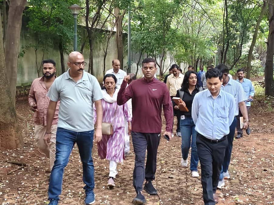 ರಾಜೇಂದ್ರ ಚೋಳನ್ ಅವರು ಸ್ವಾತಂತ್ರ್ಯ ಉದ್ಯಾನದಲ್ಲಿ ಶುಕ್ರವಾರ ಪರಿಶೀಲನೆ ನಡೆಸಿದರು