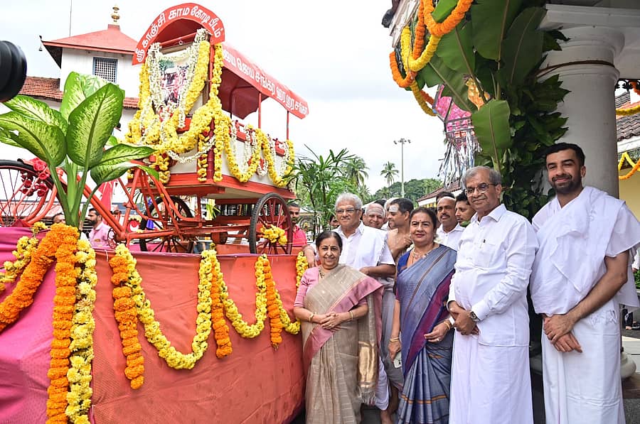 ಕಂಚಿ ಕಾಮಕೋಟಿ ಪೀಠದ ಸ್ವಾಮೀಜಿ ಬಳಸುತ್ತಿದ್ದ ಪವಿತ್ರ ರಿಕ್ಷಾವನ್ನು ಧರ್ಮಸ್ಥಳ ಕ್ಷೇತ್ರಕ್ಕೆ ಕೊಡುಗೆಯಾಗಿ ಅರ್ಪಿಸಲಾಯಿತು