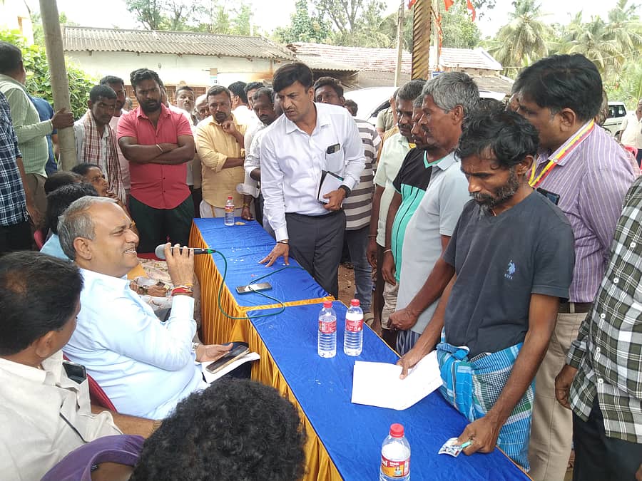 ಚಿಕ್ಕನಾಯಕನಹಳ್ಳಿ ತಾಲ್ಲೂಕಿನ ಹೊನ್ನೇಬಾಗಿಯಲ್ಲಿ ಜನಸ್ಪಂದನ ಕಾರ್ಯಕ್ರಮ ನಡೆಯಿತು