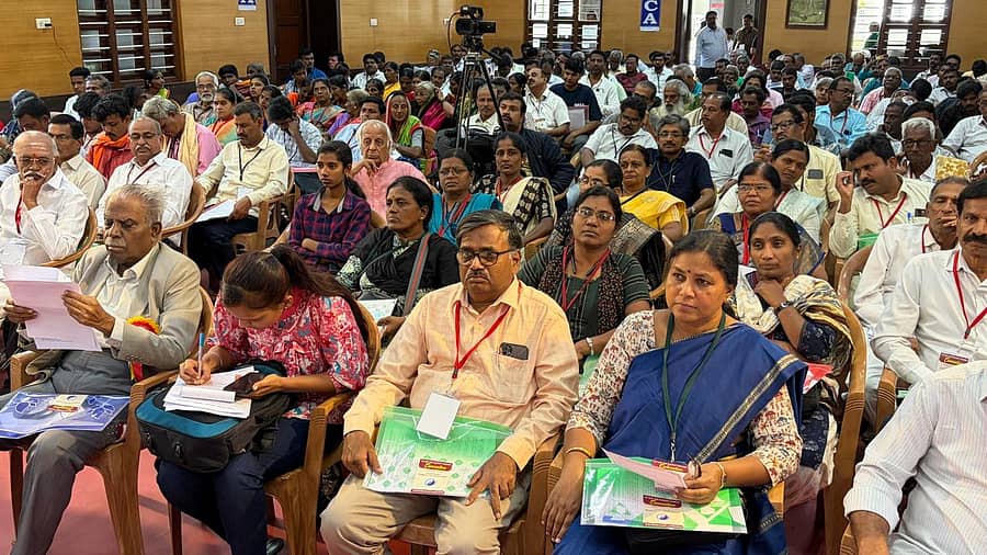 ವಿದ್ಯುತ್ ಗ್ರಾಹಕರ ಸಮಾವೇಶದಲ್ಲಿ ಪಾಲ್ಗೊಂಡಿದ್ದ ವಿವಿಧ ರಾಜ್ಯಗಳ ಪ್ರತಿನಿಧಿಗಳು.