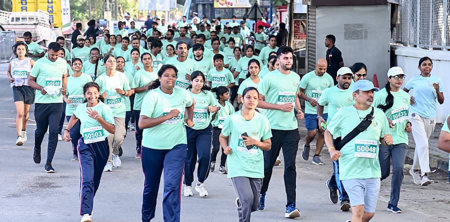 ಮೈಸೂರಿನಲ್ಲಿ ಭಾನುವಾರ ನಡೆದ ಅಂಚೆ ಮ್ಯಾರಥಾನ್‌ನಲ್ಲಿ ಪಾಲ್ಗೊಂಡ ಸ್ಪರ್ಧಿಗಳು – ಪ್ರಜಾವಾಣಿ ಚಿತ್ರ: ಅನೂಪ್ ರಾಘ ಟಿ.