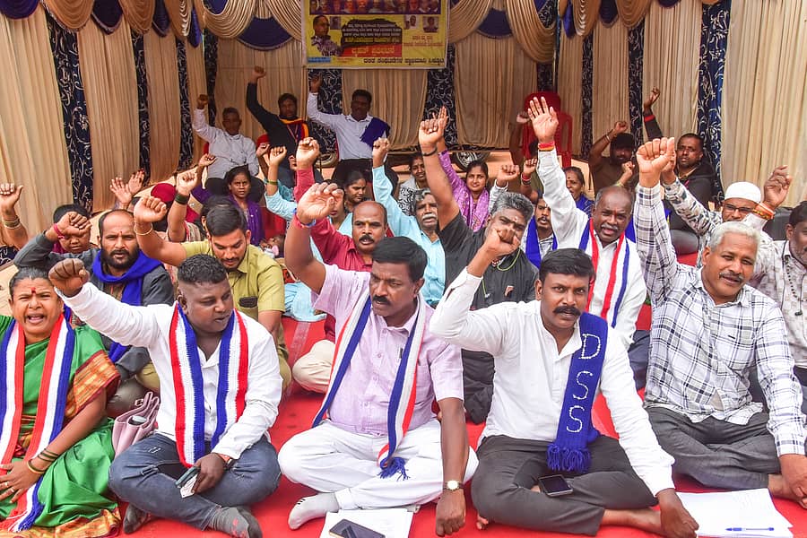 ನಗರದ ಸ್ವಾತಂತ್ರ್ಯ ಉದ್ಯಾನದಲ್ಲಿ ದಲಿತ ಸಂಘಟನೆಗಳ ಒಕ್ಕೂಟ ಪ್ರತಿಭಟನೆ ನಡೆಸಿತು
ಪ್ರಜಾವಾಣಿ ಚಿತ್ರ