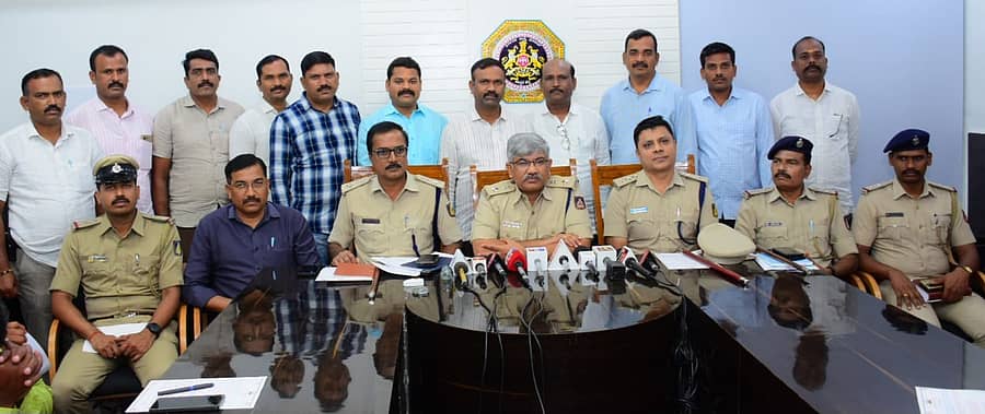 ಗಂಗಾವತಿಯಲ್ಲಿ ನಡೆದಿದ್ದ ವೆಂಕಟೇಶ್ ಕುರುಬರ ಕೊಲೆ ಪ್ರಕರಣದ ಆರೋಪಿಗಳನ್ನು ಪತ್ತೆ ಹಚ್ಚಿದ ಪೊಲೀಸರ ತಂಡ