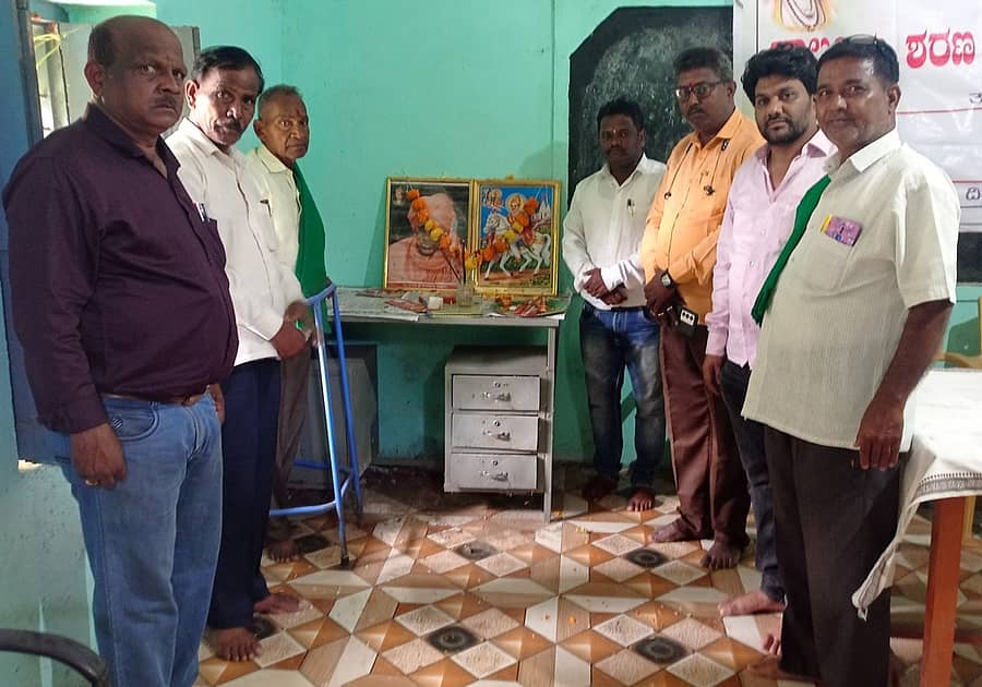 ಕಮಲನಗರ ಪಟ್ಟಣದ ಚನ್ನಬಸವ ಪಟ್ಟದೇವರ ಸಾರ್ವಜನಿಕ ಗ್ರಂಥಾಲಯದಲ್ಲಿ ತಾಲ್ಲೂಕು ಶರಣ ಸಾಹಿತ್ಯ ಪರಿಷತ್ ವತಿಯಿಂದ ಚಿನ್ಮಯ ಜ್ಞಾನಿ ಚೆನ್ನಬಸವಣ್ಣನವರ ಜಯಂತ್ಯುತ್ಸವ ಕಾರ್ಯಕ್ರಮ ಜರುಗಿತು